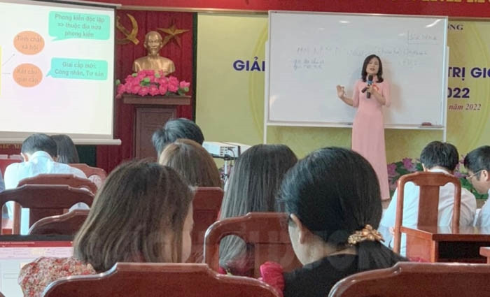 Nữ thí sinh trẻ nhất giành giải nhất Hội thi giảng viên lý luận chính trị tỉnh Hải Dương